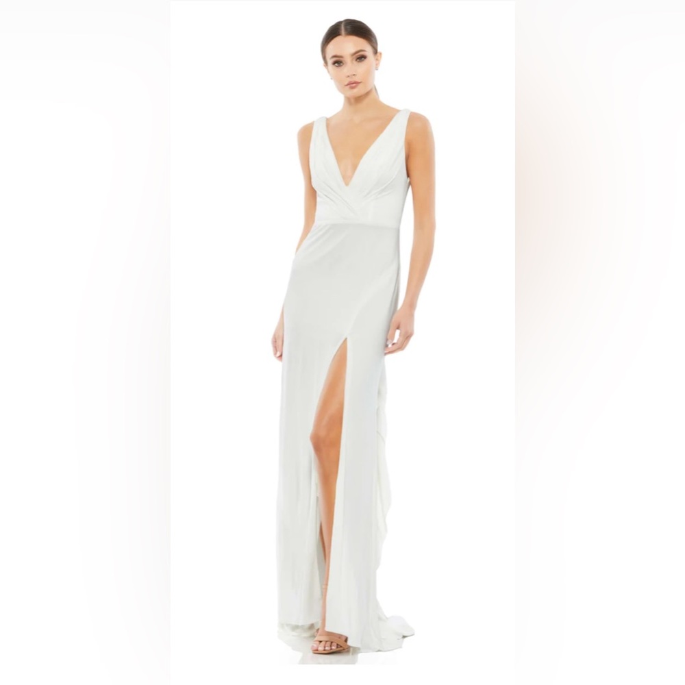 *New Mac Duggal White Sleeveless V Neck Jersey Gown Size 4C